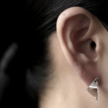 'Window: tetrahedron (S)' stud earrings