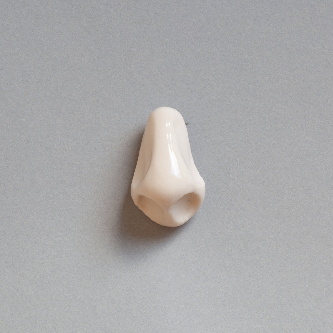 'Nobody nose' brooch