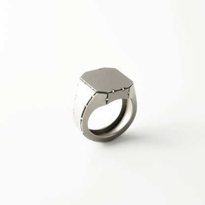 'Sign.et Antique' ring