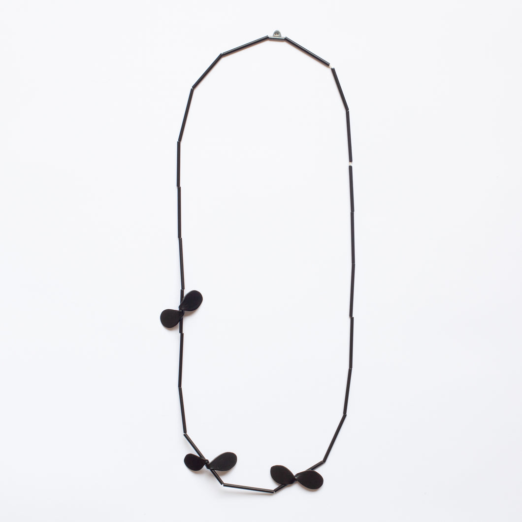 'Leaf' necklace - black